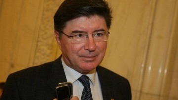 Chelaru i-a luat locul lui Crin Antonescu la şefia Comisiei de revizuire a Constituţiei